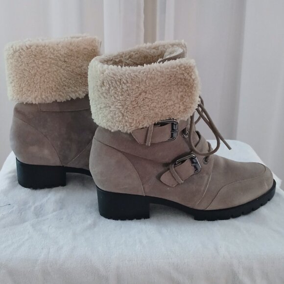 NEW PRICE & DISCOUNTED SHIPPING for these in NEW CONDITION KARL LAGERFELD BOOTS - Picture 3 of 8